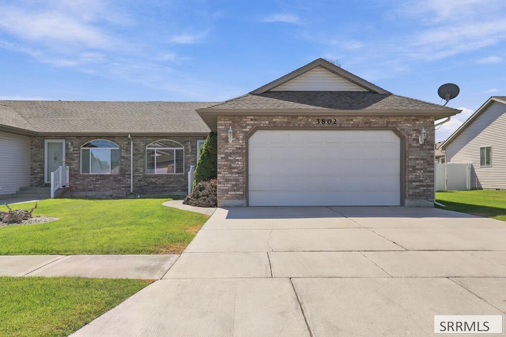 3802 E Briar Creek Circle Property Photo 1