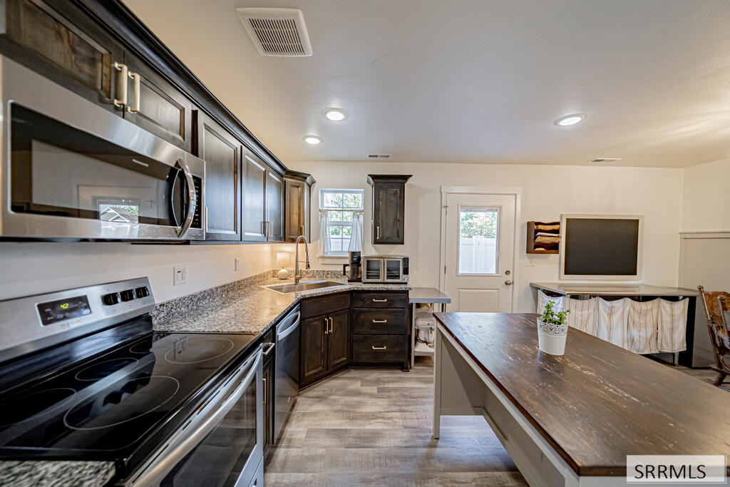 511 Trails End Property Photo 27