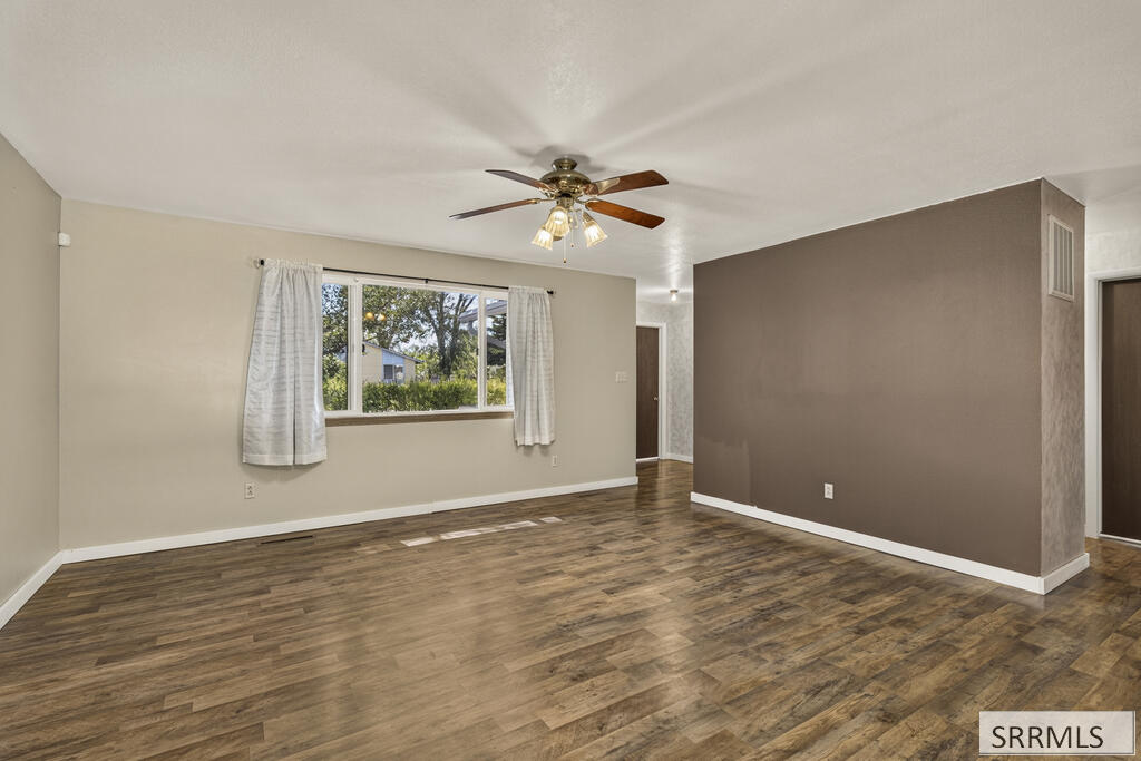 831 Connie Drive Property Photo 4