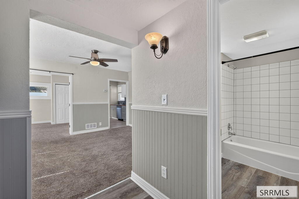 1005 S 4th Avenue Property Photo 2