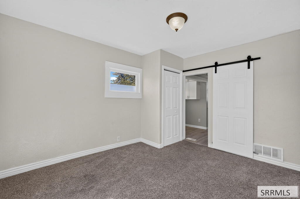 1005 S 4th Avenue Property Photo 9