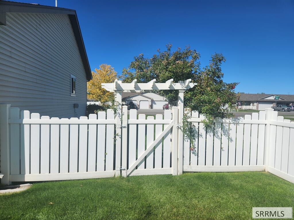 3557 Stonegate Drive Property Photo 5