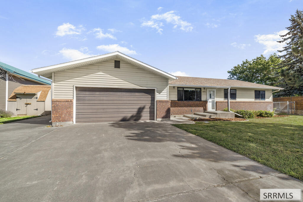 1971 E Alturas Circle Property Photo 2