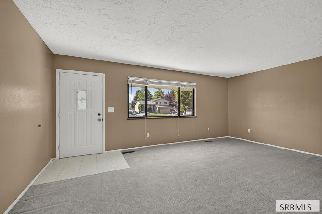 1971 E Alturas Circle Property Photo 4