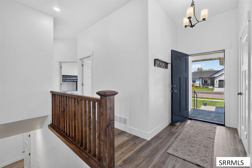 1561 Petersburg Property Photo 3