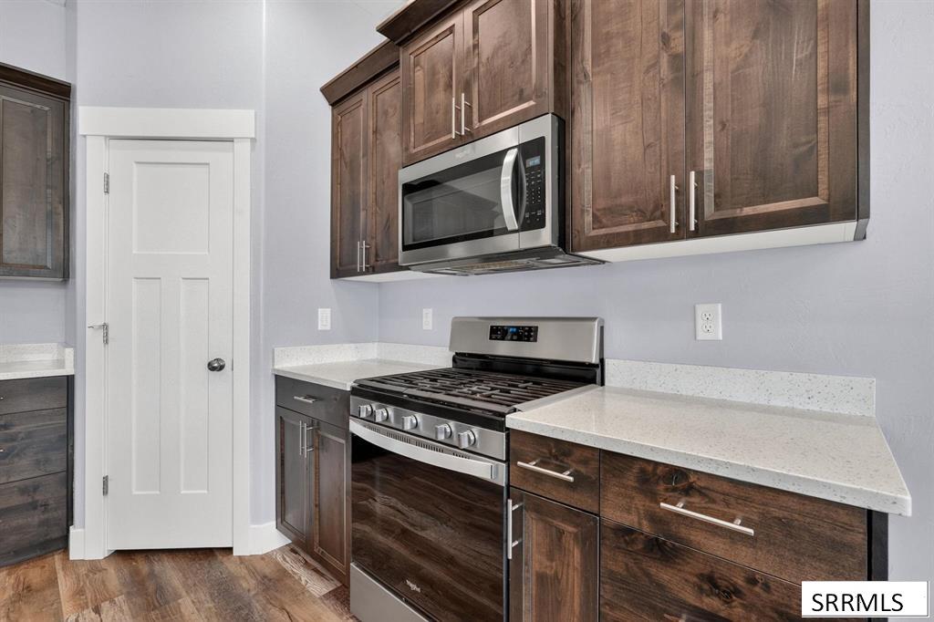 1561 Petersburg Property Photo 10