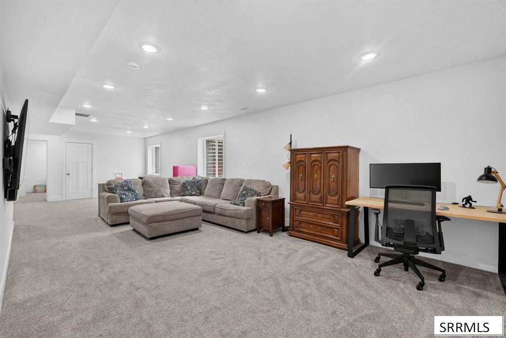 1561 Petersburg Property Photo 25