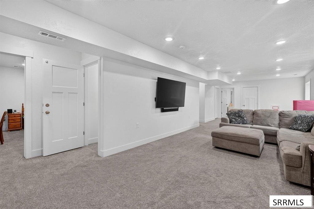 1561 Petersburg Property Photo 26