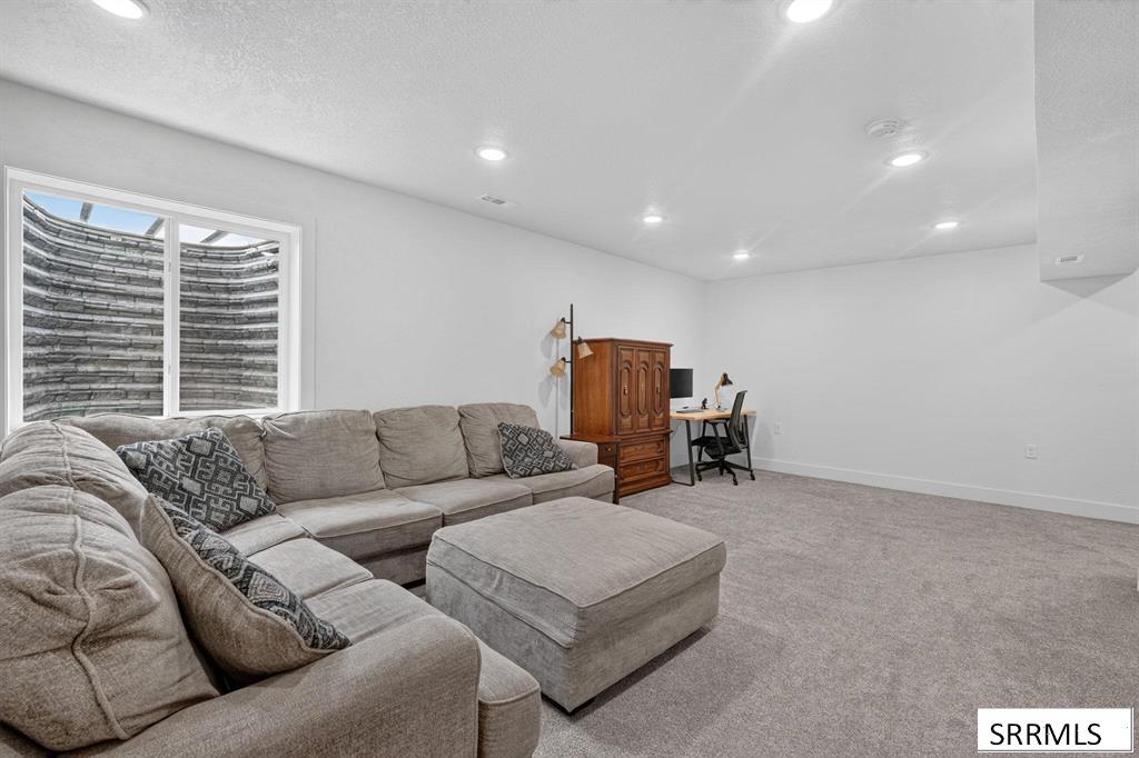 1561 Petersburg Property Photo 27