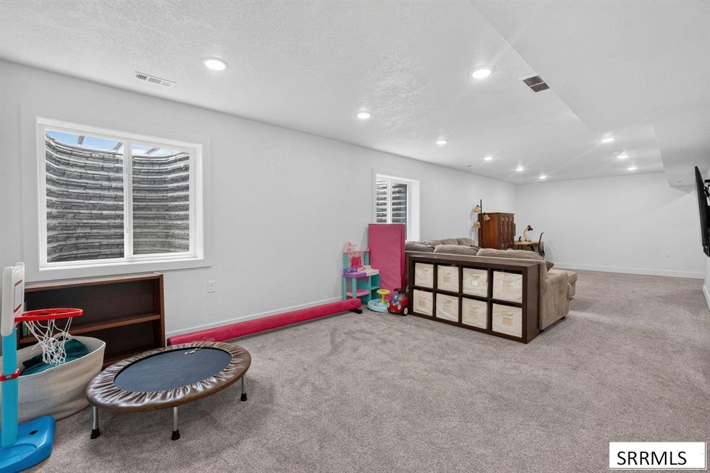 1561 Petersburg Property Photo 28