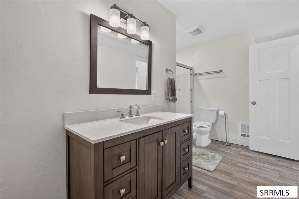 1561 Petersburg Property Photo 32