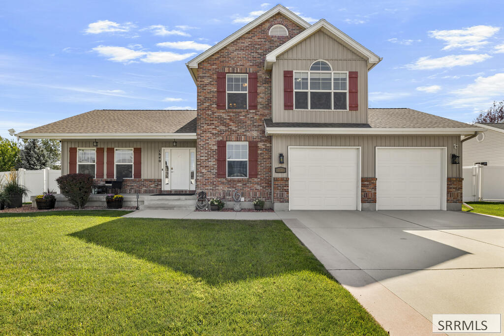 1640 Summer Way Property Photo 2
