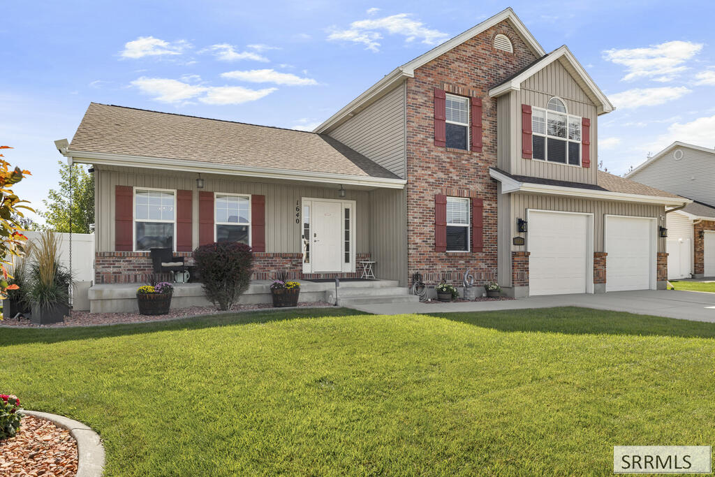 1640 Summer Way Property Photo 5