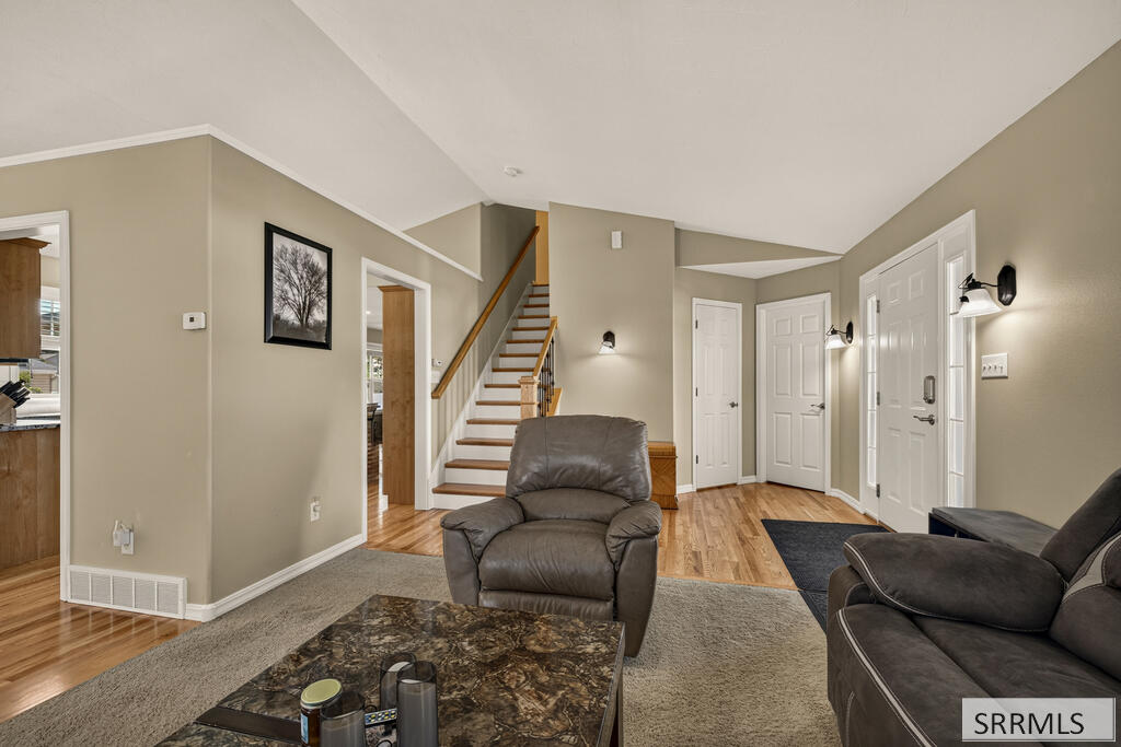 1640 Summer Way Property Photo 6