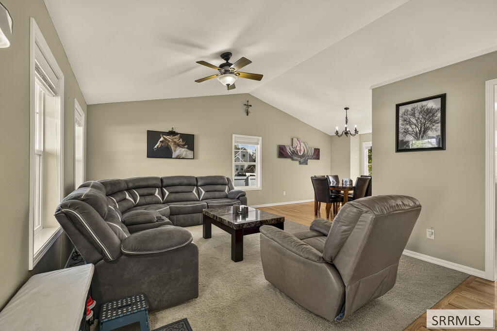 1640 Summer Way Property Photo 8