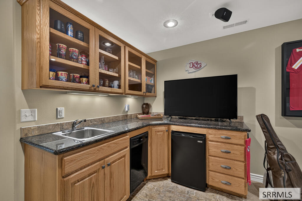 1640 Summer Way Property Photo 31