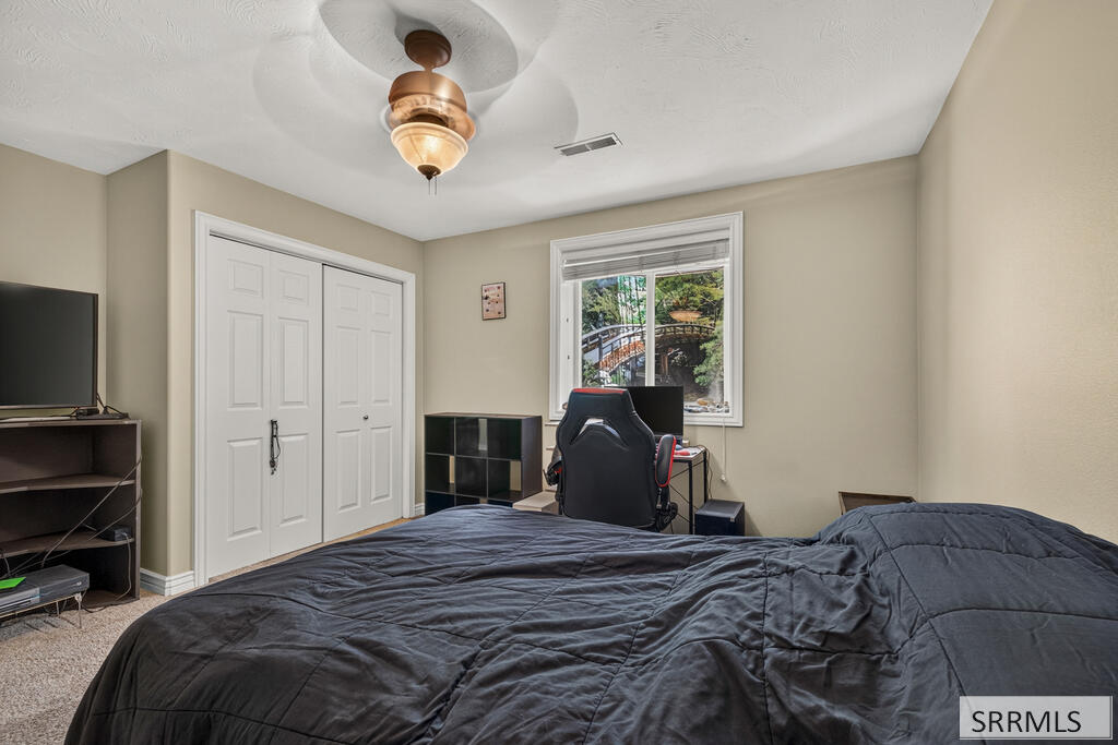 1640 Summer Way Property Photo 33