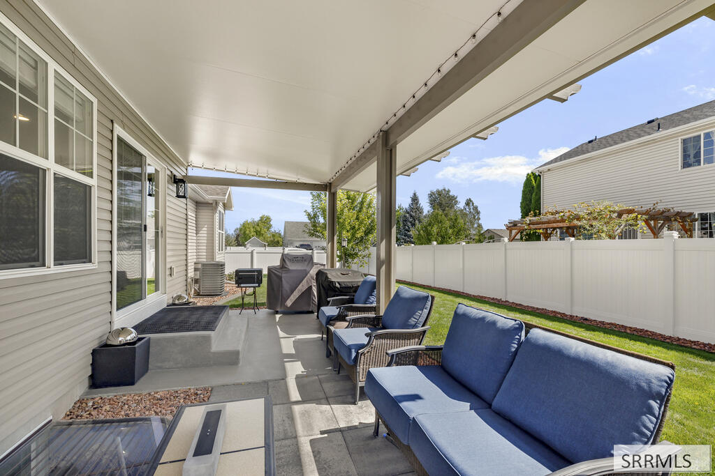 1640 Summer Way Property Photo 41