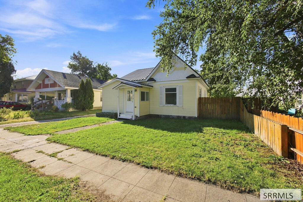 238 W 1st N Property Photo 2