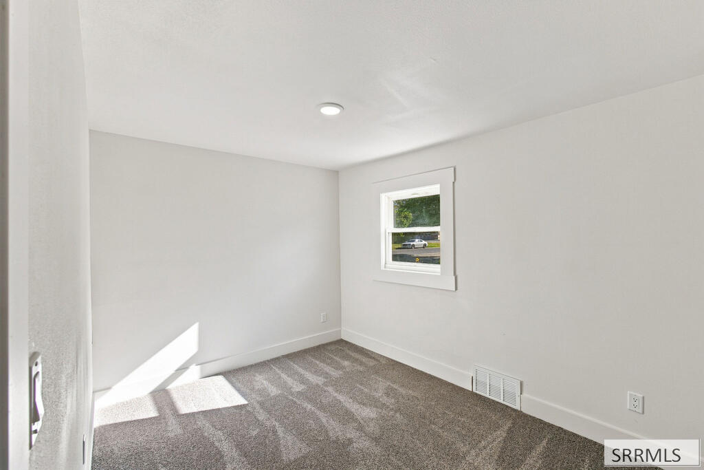 238 W 1st N Property Photo 11