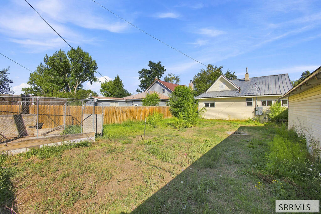 238 W 1st N Property Photo 32
