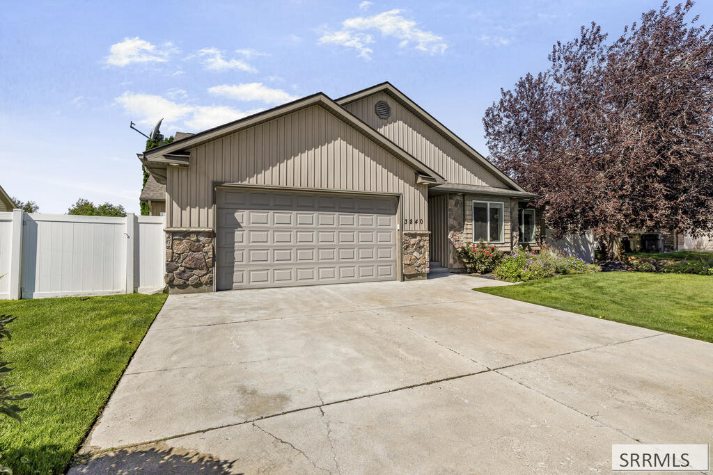 3840 Summer Sun Drive Property Photo 3