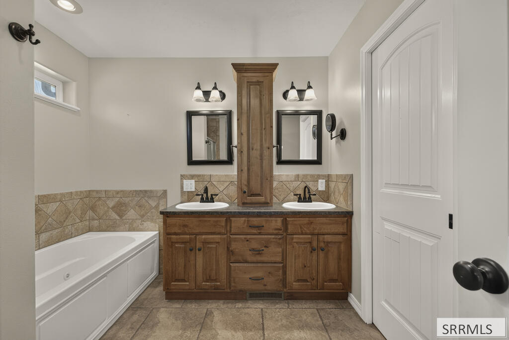 3840 Summer Sun Drive Property Photo 16