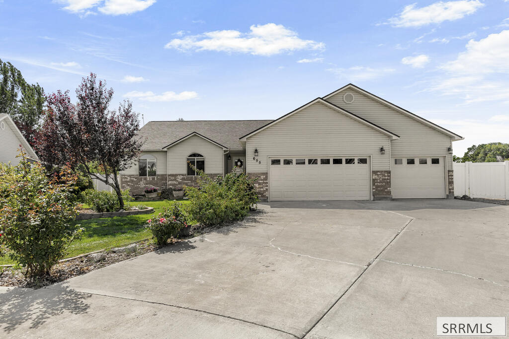 655 W Dove Circle Property Photo 1