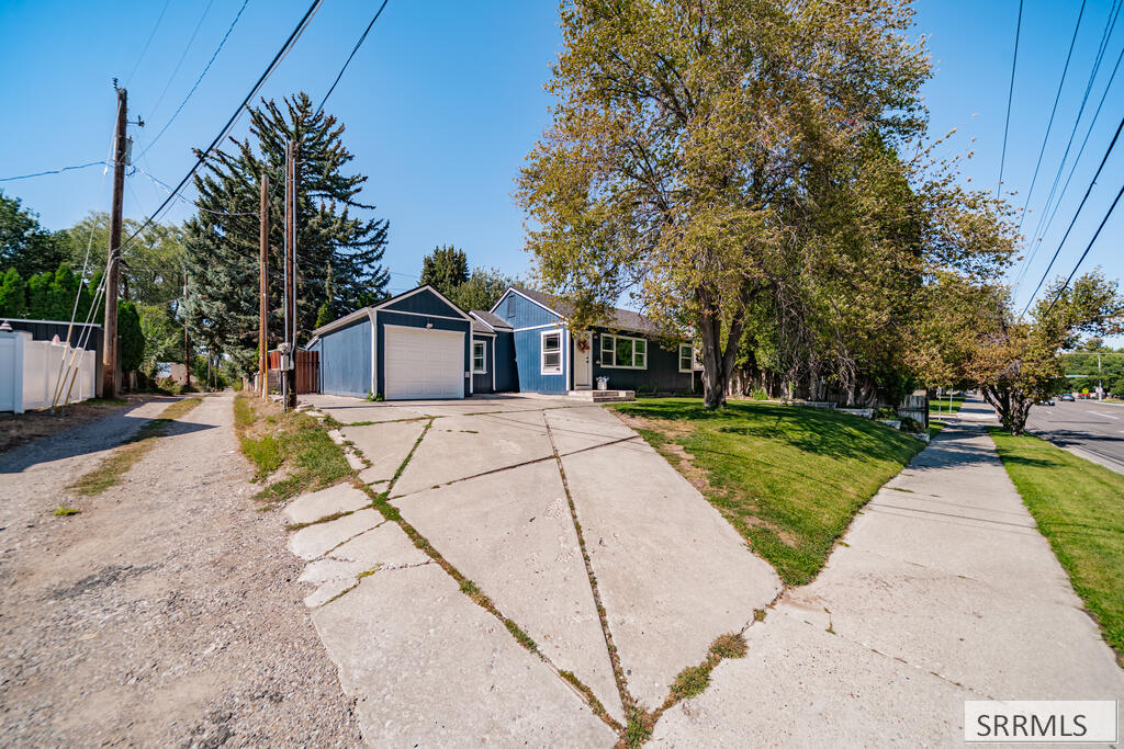 1640 S Boulevard Property Photo 9