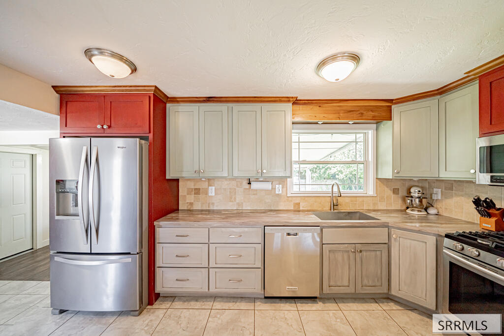 1640 S Boulevard Property Photo 11