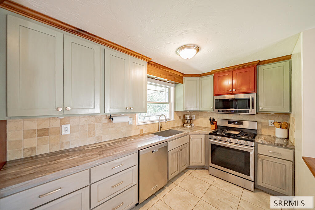 1640 S Boulevard Property Photo 13