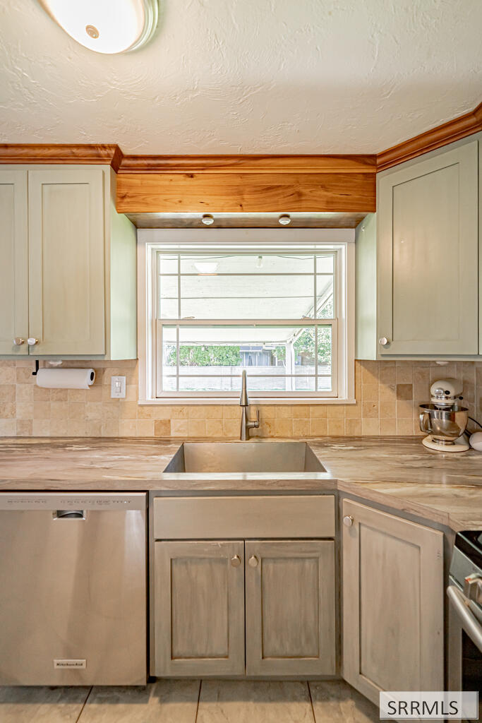1640 S Boulevard Property Photo 15