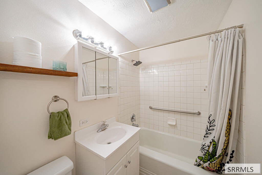 1640 S Boulevard Property Photo 32