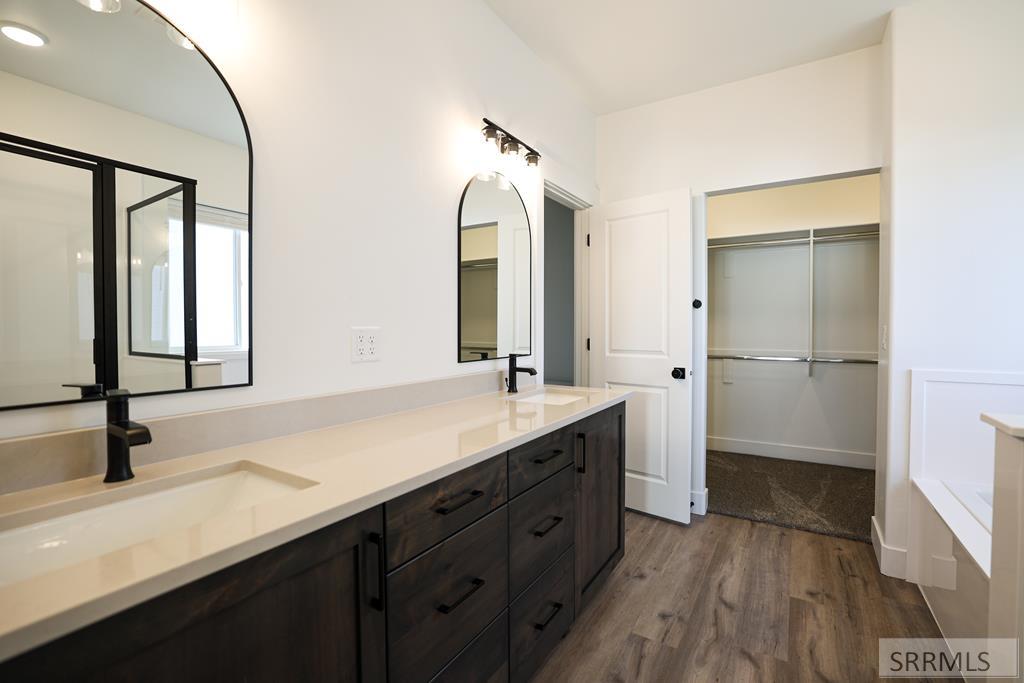 651 S 2315 W Property Photo 5