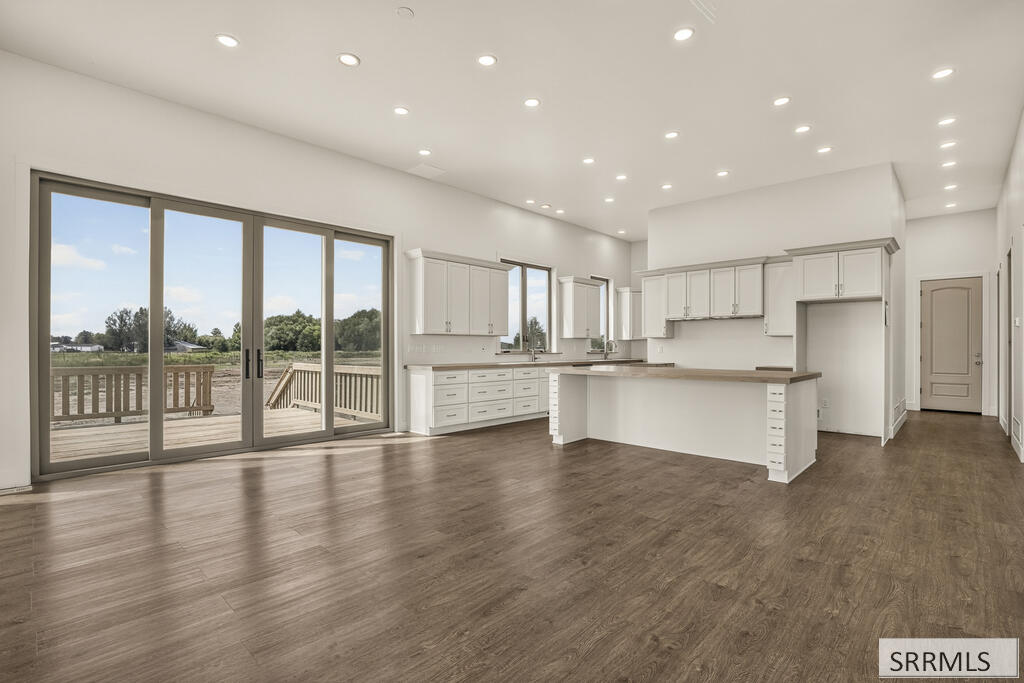 2225 Clover Meadow Way Property Photo 3