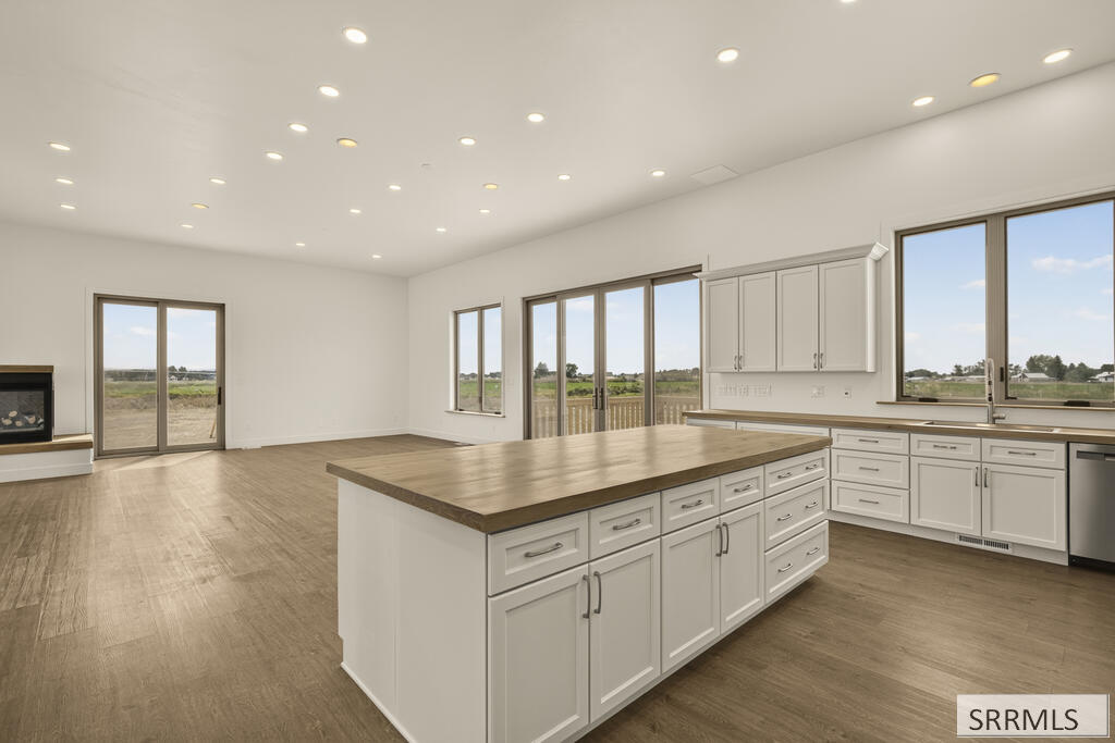 2225 Clover Meadow Way Property Photo 4