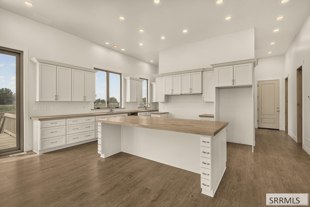 2225 Clover Meadow Way Property Photo 5