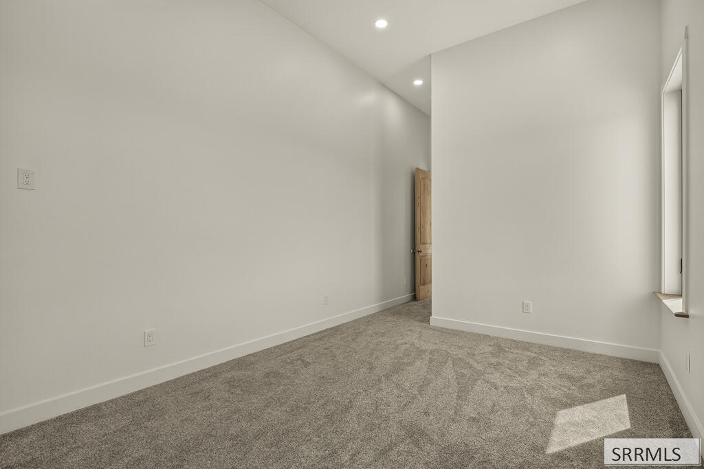 2225 Clover Meadow Way Property Photo 15