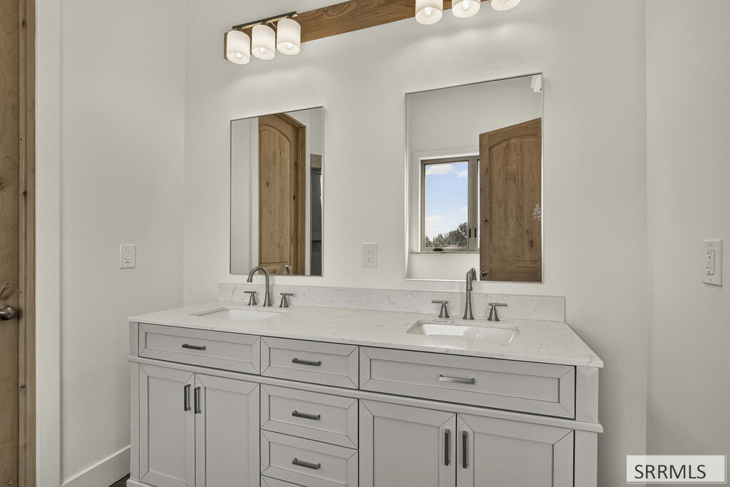 2225 Clover Meadow Way Property Photo 16