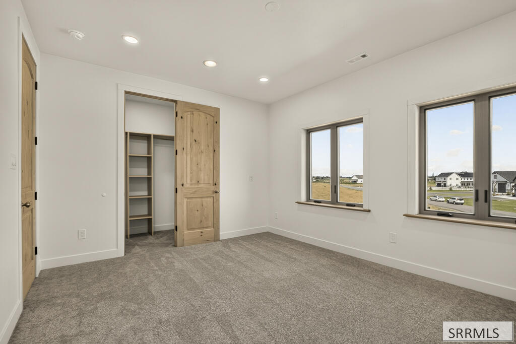 2225 Clover Meadow Way Property Photo 34