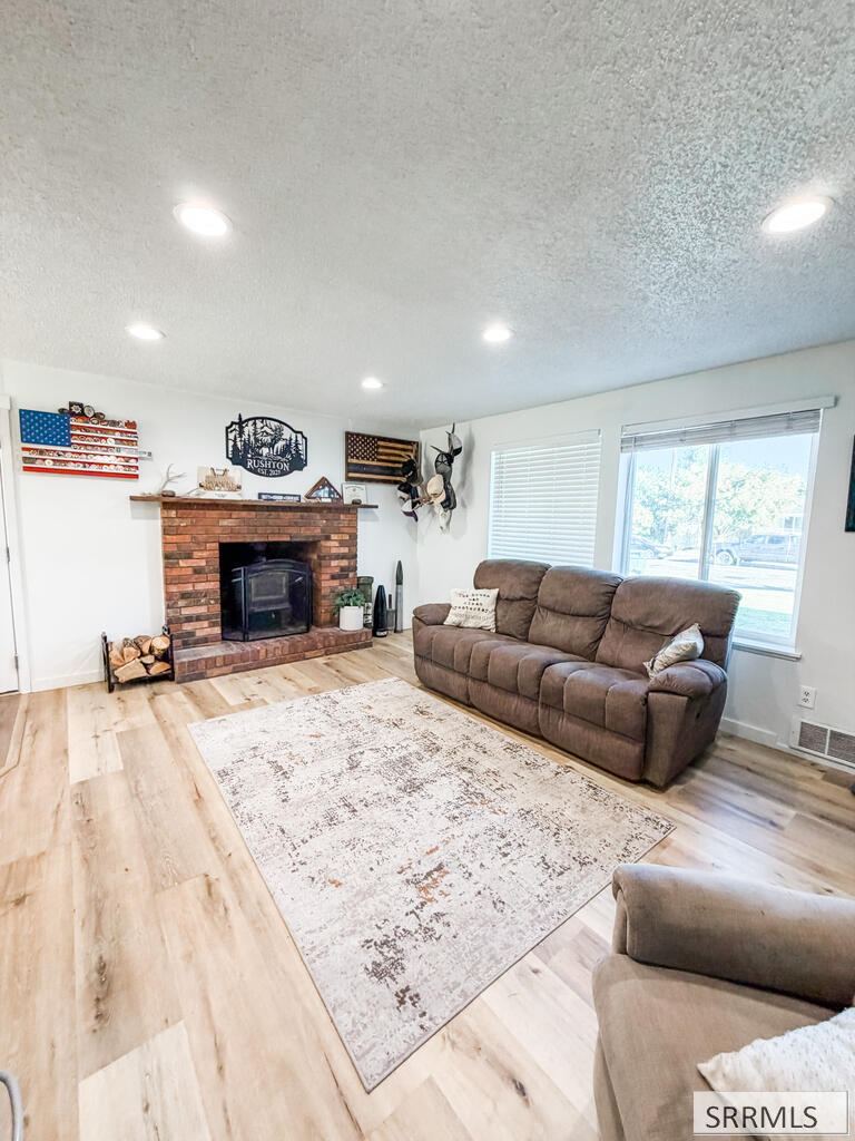 726 Wildrose Lane Property Photo 4