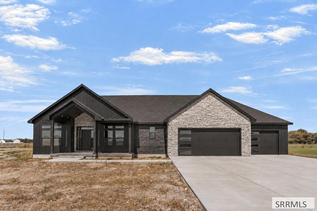 3765 E 369 N Property Photo 1