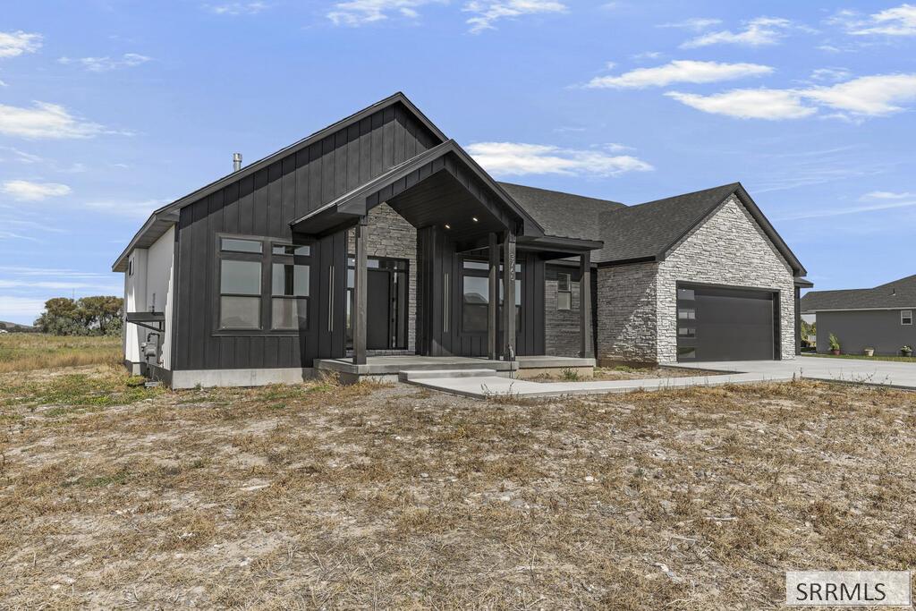 3765 E 369 N Property Photo 2