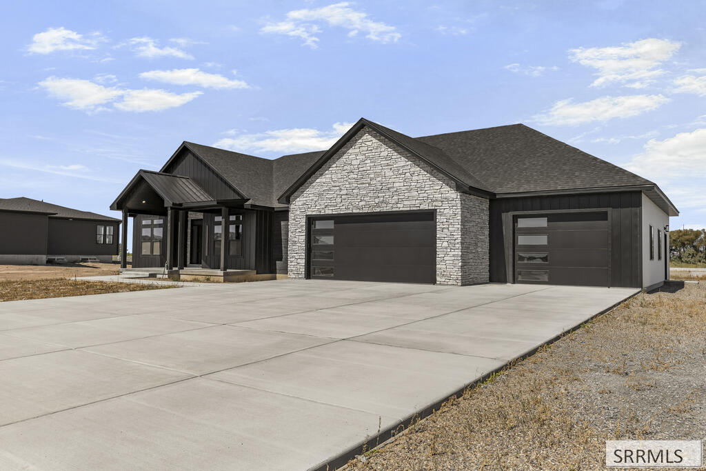 3765 E 369 N Property Photo 3