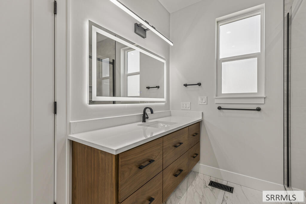 3765 E 369 N Property Photo 36