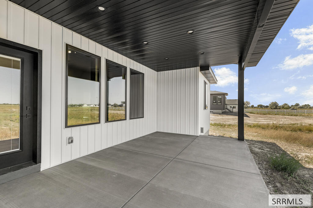 3765 E 369 N Property Photo 56