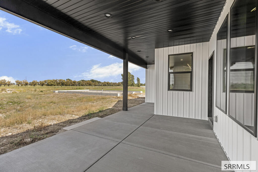 3765 E 369 N Property Photo 57
