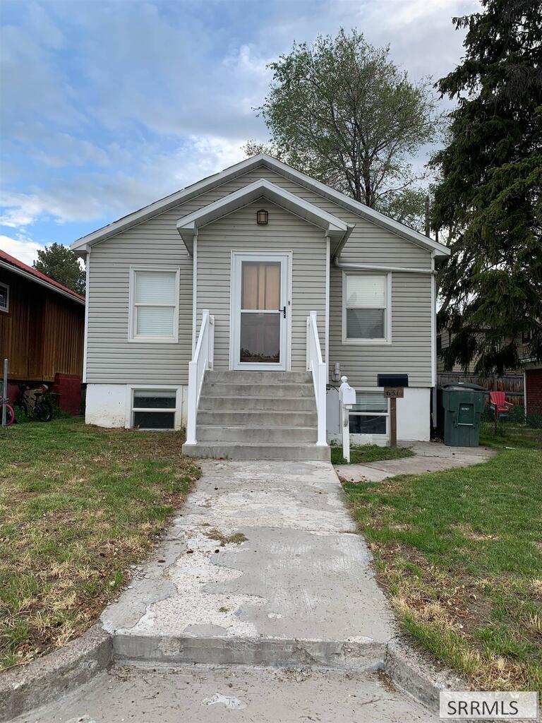 631 S Hayes Street Property Photo 1