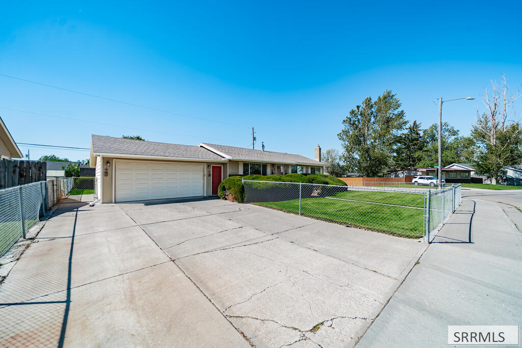499 Valley Drive Property Photo 3