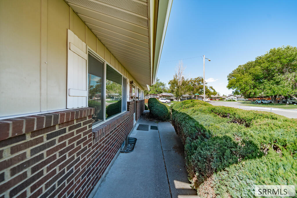 499 Valley Drive Property Photo 4